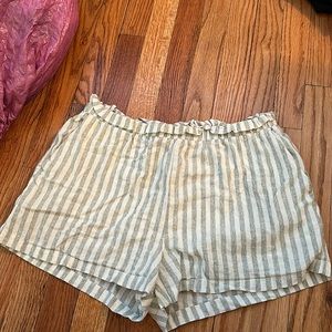 White and greyish blue stripes